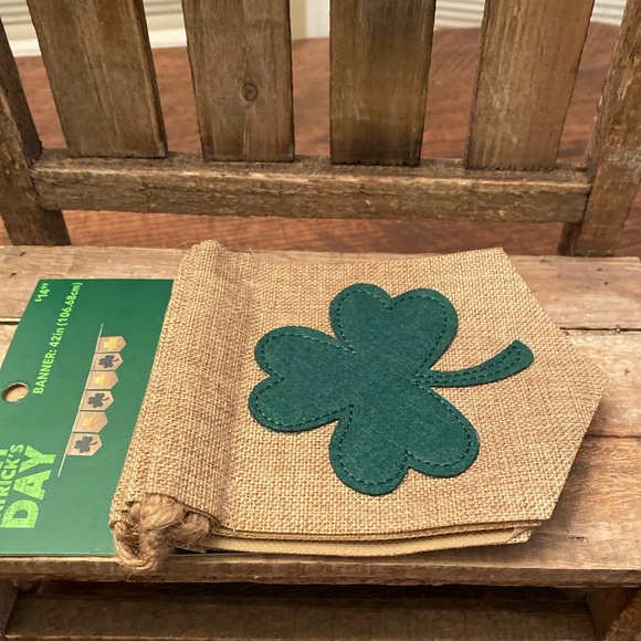 St. Patricks Day Shamrock Banner, Green Shamrocks & Gold Shamrocks Banner - Picture 6 of 8